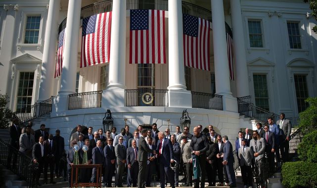 Fans spot massive divide in the Eagles over White House visit