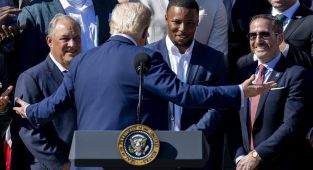 Giants call bull on Donald Trump after he tells Saquon Barkley story