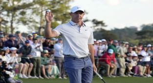 Golf: Rory McIlroy leads the Masters; closes in on career Grand Slam