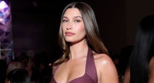 Hailey Bieber reacts to Justin Bieber kissing Sexy Redd in viral video