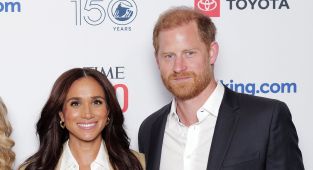 Harry and Meghan unveil memorial for children in New York City
