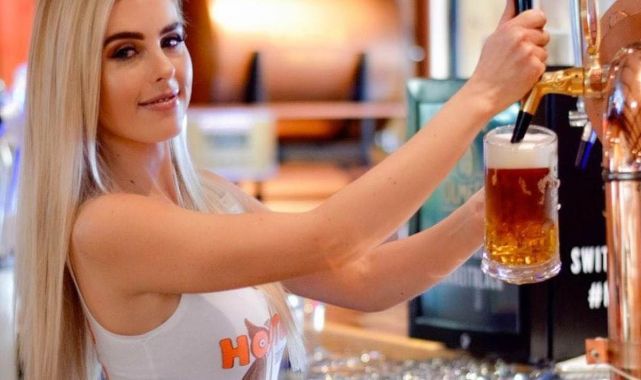 Hooters files for bankruptcy