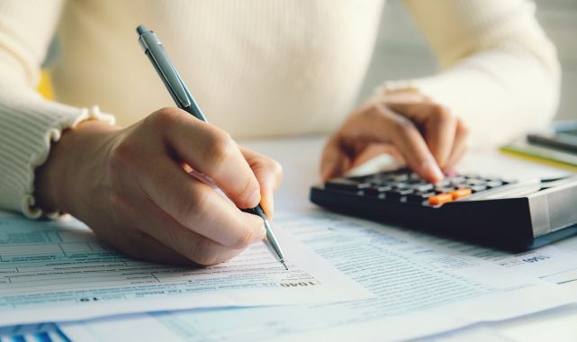 How to lower your tax bill with last minute money-saving moves