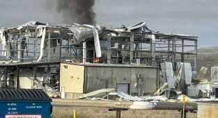 Huge explosion destroys building in Utah desert