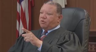 ICE agent who pounced on 'illegal migrant' at court gets judge's wrath