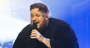 Jelly Roll doesn't look like this anymore! Country star drops 200lbs