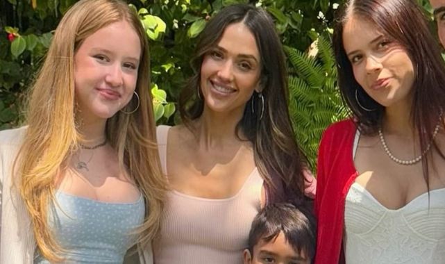 Jessica Alba poses with ex for first time in 3 MONTHS
