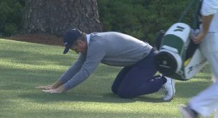Justin Rose spotted on hands and knees in bizarre scenes at Masters