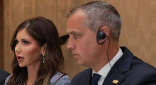 Kristi Noem and her 'lover' Corey Lewandowski are cozier than ever