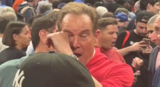 Legendary March Madness broadcaster left in tears after shock comeback
