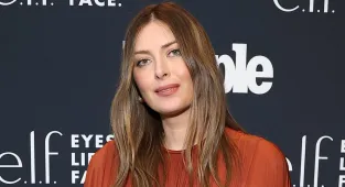 Maria Sharapova almost measures up to NBA giant Magic Johnson
