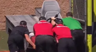 MLB team suffers humiliating blunder as medical cart breaks down