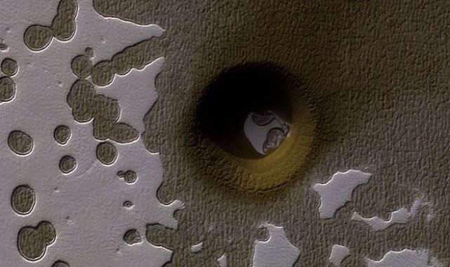 Mysterious 'portal' discovered on Mars by NASA