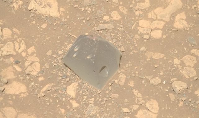 NASA scientists BAFFLED after spotting mysterious 'Skull Hill' on Mars