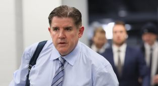 New York Rangers make massive decision on coach Peter Laviolette