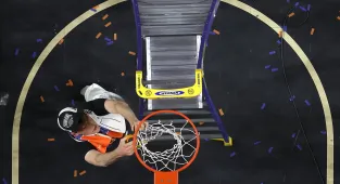 Olivier Rioux uses 7-foot-9 frame to cut down nets without a ladder