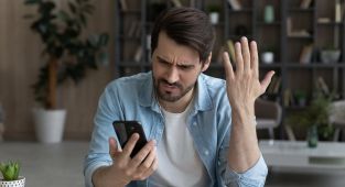 Online banking app goes DOWN leaving thousands unable to access money