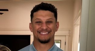 Patrick and Brittany Mahomes share rare glimpse of baby Golden