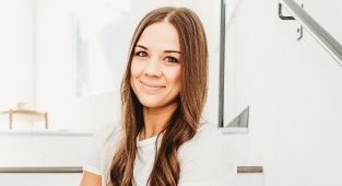 Pregnant influencer 'shattered' by death of 12-month-old daughter