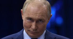 Russia could cause 'worldwide internet blackouts', Nato is warned