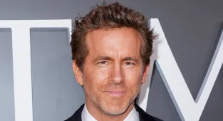 Ryan Reynolds joins 'midlife crisis' hair dye club with new look