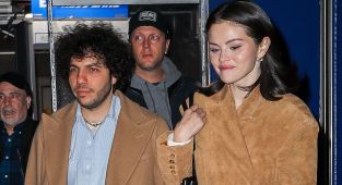 Selena Gomez and Benny Blanco show sweet sign of romantic bliss