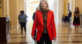 Senator Lisa Murkowski shocks after saying there is 'fear' of Trump