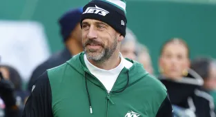 Shock contender emerges to sign Aaron Rodgers amid Steelers deadlock