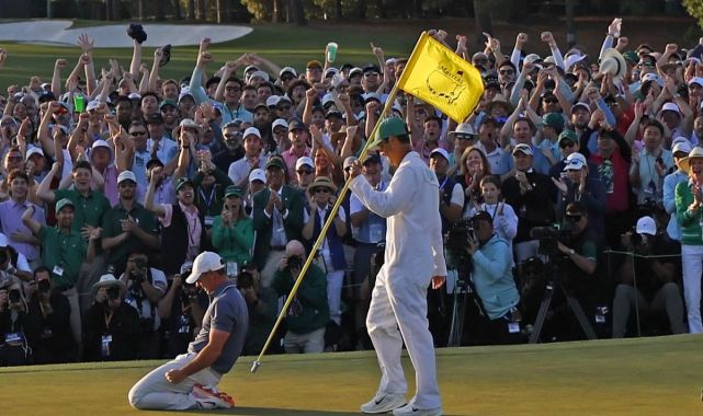 Spot the difference! Fans notice huge contrast in Rory McIlroy photos