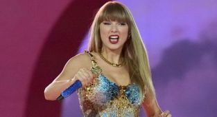 Taylor swift fans left baffled by '2026 tour tickets' raffle