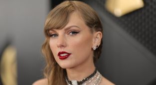 Taylor Swift stalker's letters threatening to kill the singer revealed