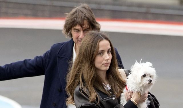 Tom Cruise arrives in London via helicopter alongside Ana De Armas