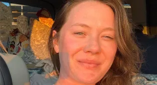 Tom Hanks' daughter details her turbulent childhood with troubled mom