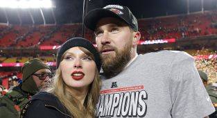 Travis Kelce reacts to brother Jason and Kylie's baby news