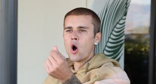 Troubled Justin Bieber snaps at photographer amid concerns for welfare