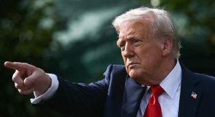 Trump moves closer to semiconductor tariffs, floats pause on auto duties