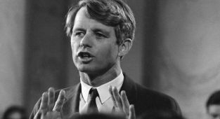 Trump RELEASES over 10,000 RFK assassination files