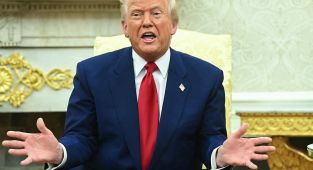 Trump tariff chief 'guarantees' stock market boom amid China trade war
