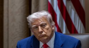 Trump's approval rating takes a hit amid tariff war and market turmoil