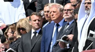 Trump's handshake snubbed by French President at Pope Francis' funeral