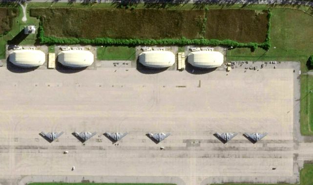 US deploys six stealth bombers to Chagos for possible Iran strike