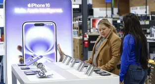 US's top phone carrier stung by instant backlash over price hikes