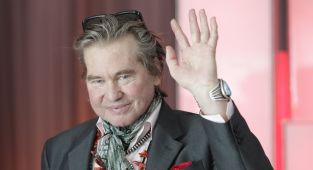 Val Kilmer updates: Tributes pour in as Top Gun star dies aged 65