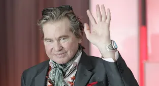 Val Kilmer updates: Tributes pour in as Top Gun star dies aged 65