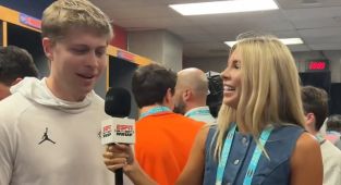 Viral student reporter reunites with 'love-struck' Florida player