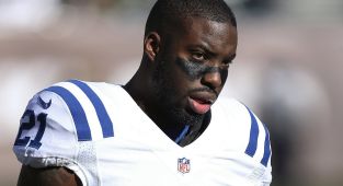 Vontae Davis' assistant recalls horrific scene when he was found dead