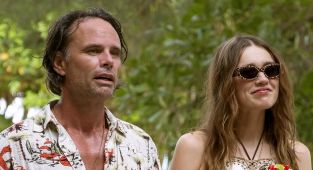 Walton Goggins' swipe at White Lotus 'enemy' Aimee Lou Wood revealed