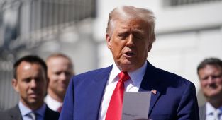 White House trolls 'panicans' who doubted Trump amid tariff drama