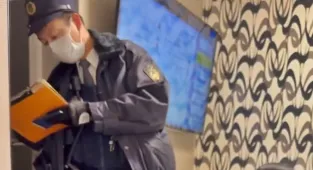 Woman travelling solo makes sinister discovery under her bed