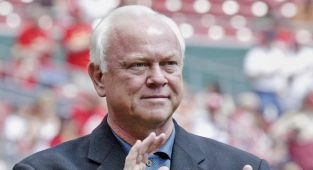 World Series-winning general manager dies at the age of 74